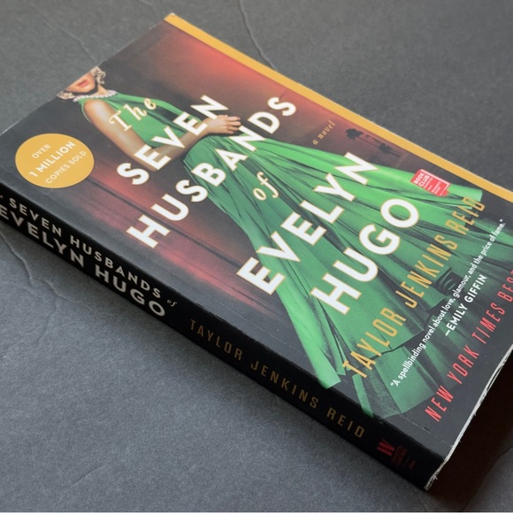❌ SOLD ❌ The Seven Husbands of Evelyn Hugo by Taylor Jenkins Reid | Fiction | - Picture 3 of 8